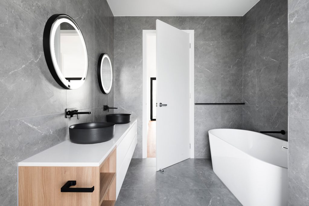 Salle de bain carrelée
